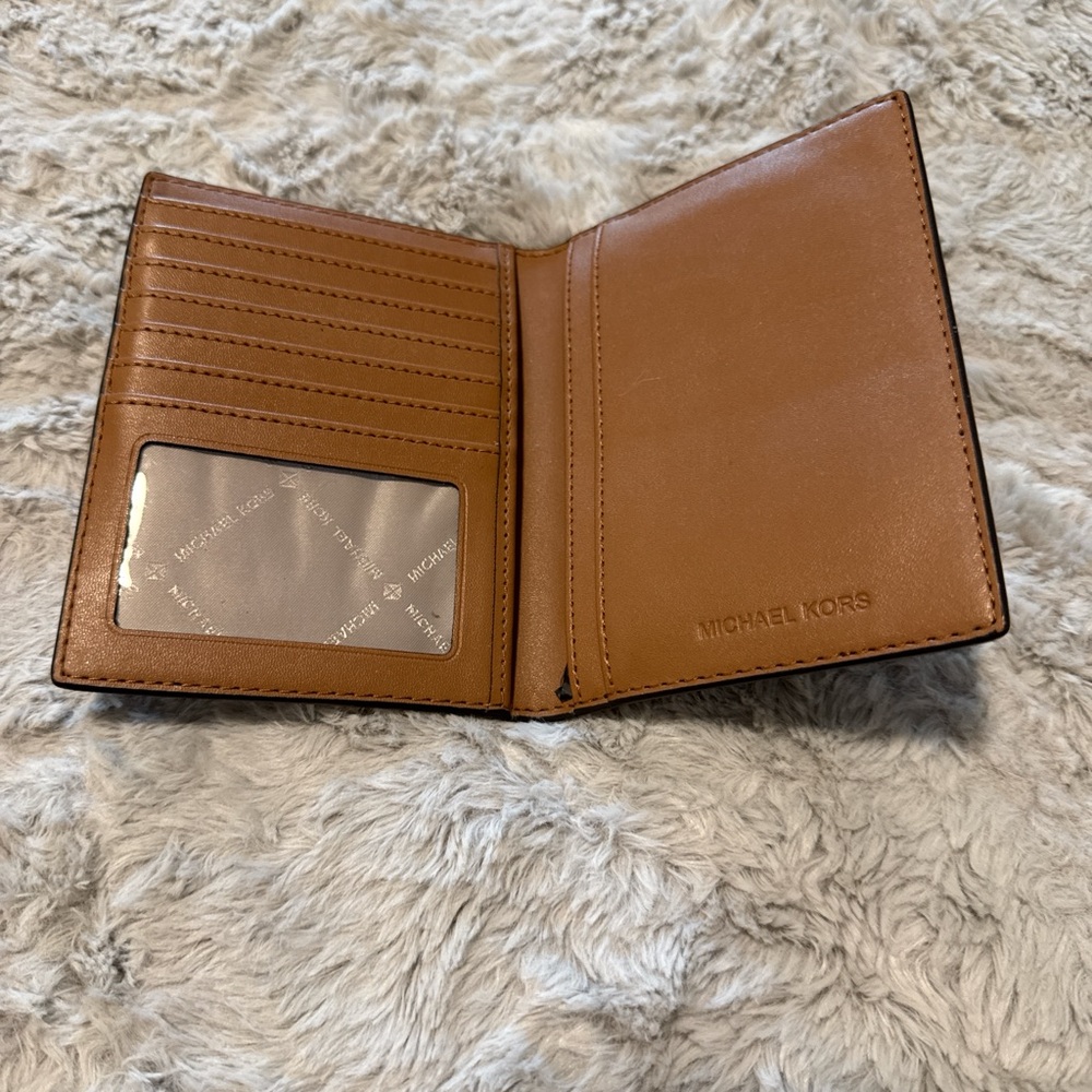 Michael Kors Brown Key Card Holder Monogram - Picture 2 of 2